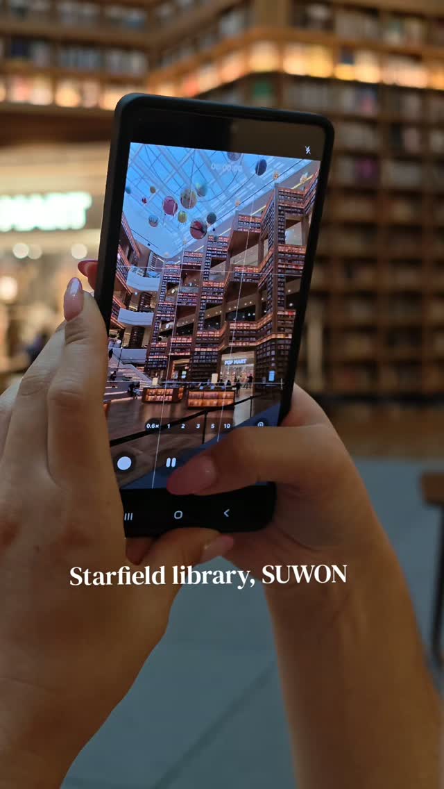 Starfield Suwon's Byeolmadang Library