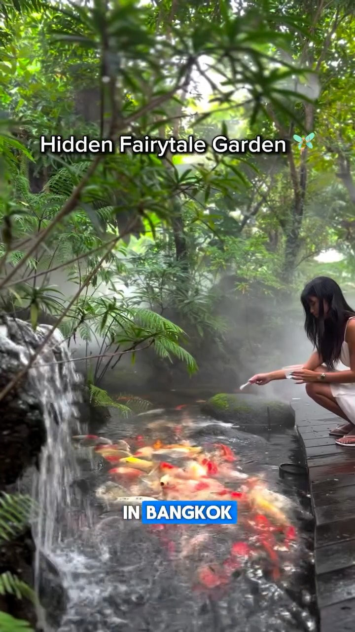 Park Sathorn: Fairytale Garden Restaurant