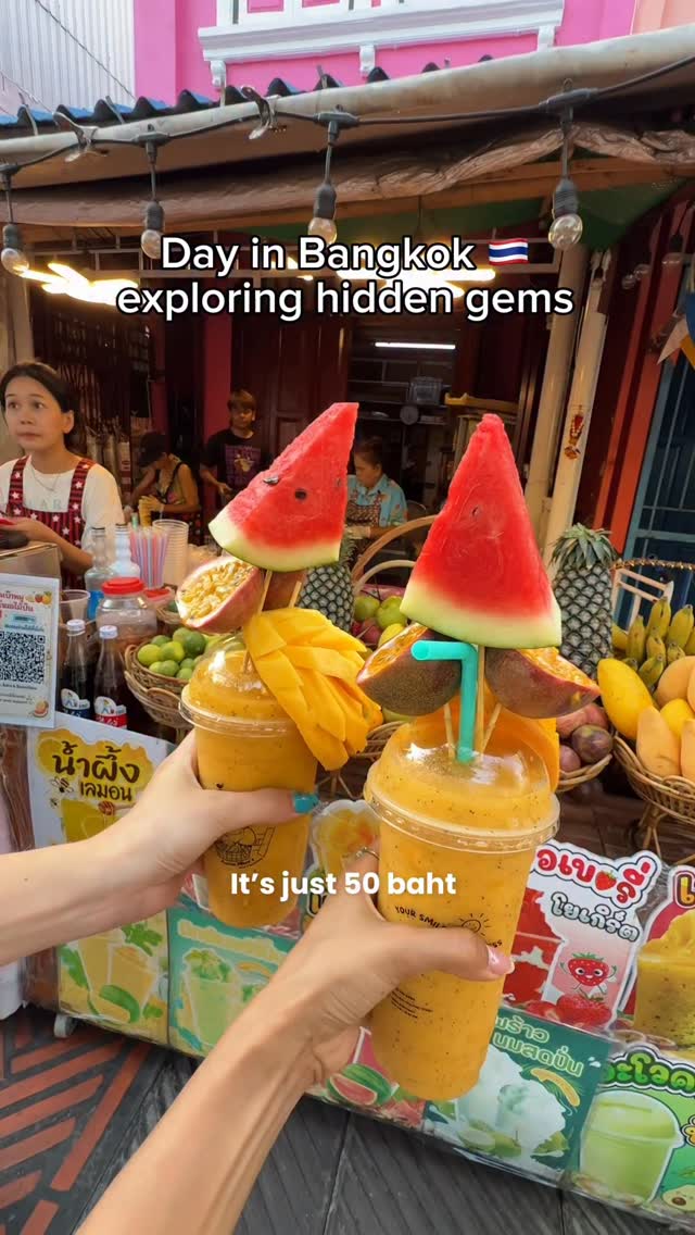 Bangkok's Must-Visit Spots: Markets, Temples, and Smoothies