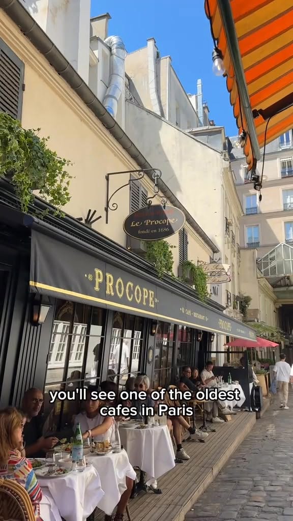 Saint-Germain-des-Prés Parisian Exploration Walk