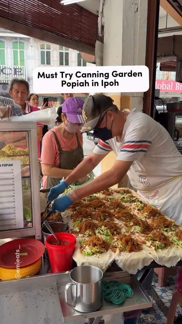 Ipoh Popiah Stalls Offer Generous Fillings
