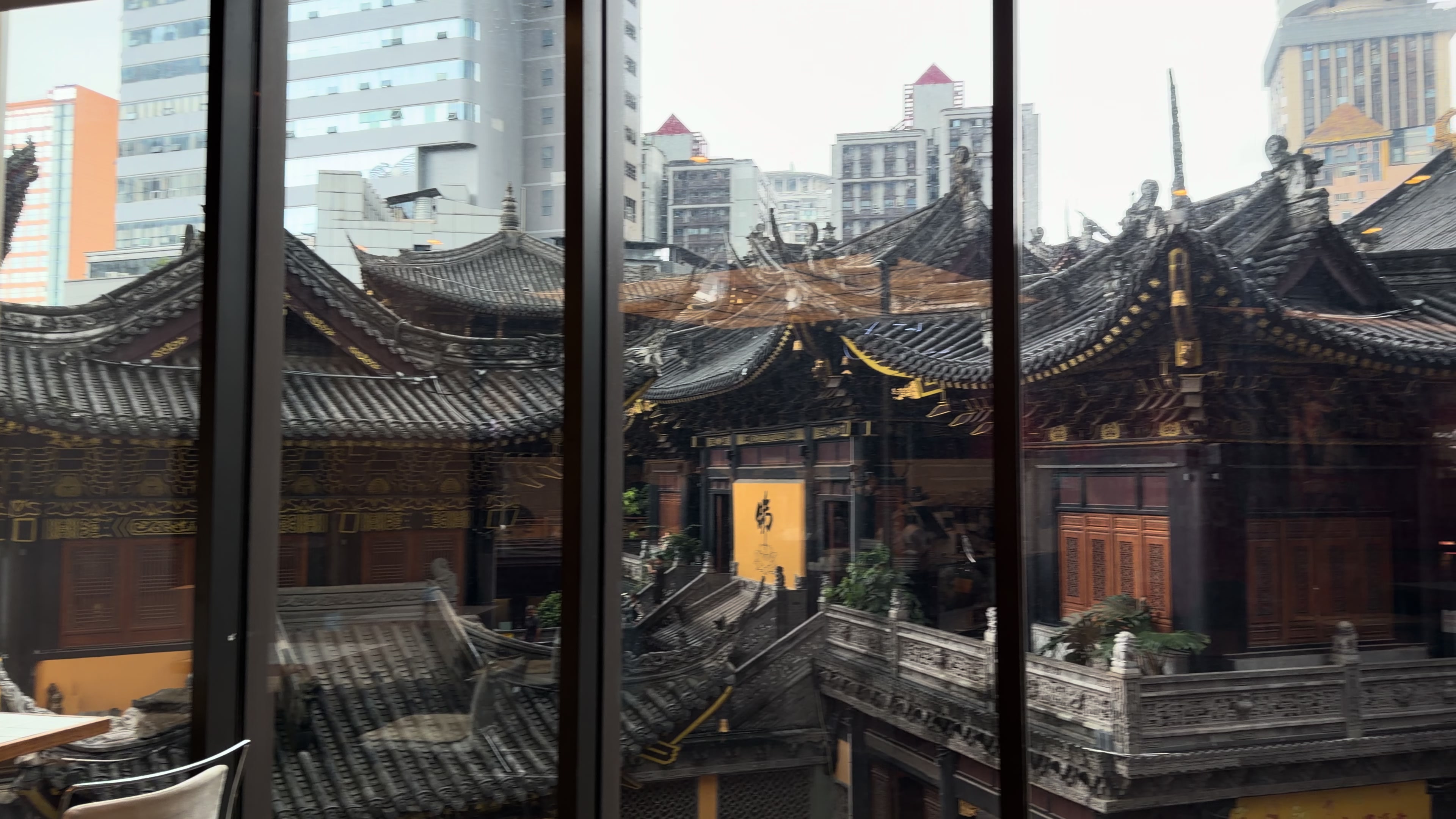 Luohan Temple's Serene Buddhist Atmosphere