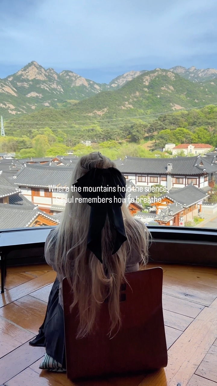 Seoul's Traditional Villages Offer Mountain Views