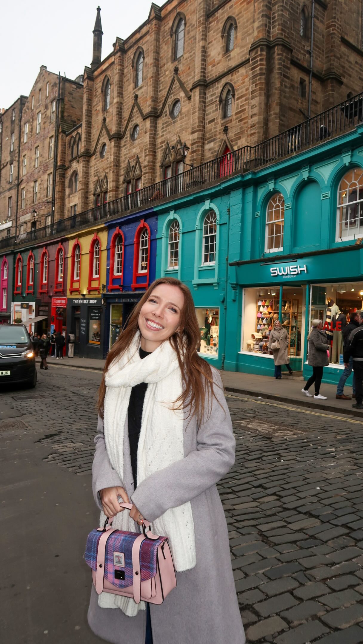 Explore Edinburgh's Iconic Sights and Charming Streets