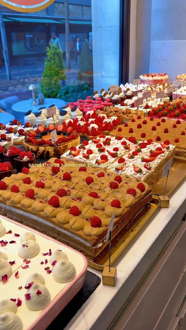 Elan London's Cake Date Giveaway