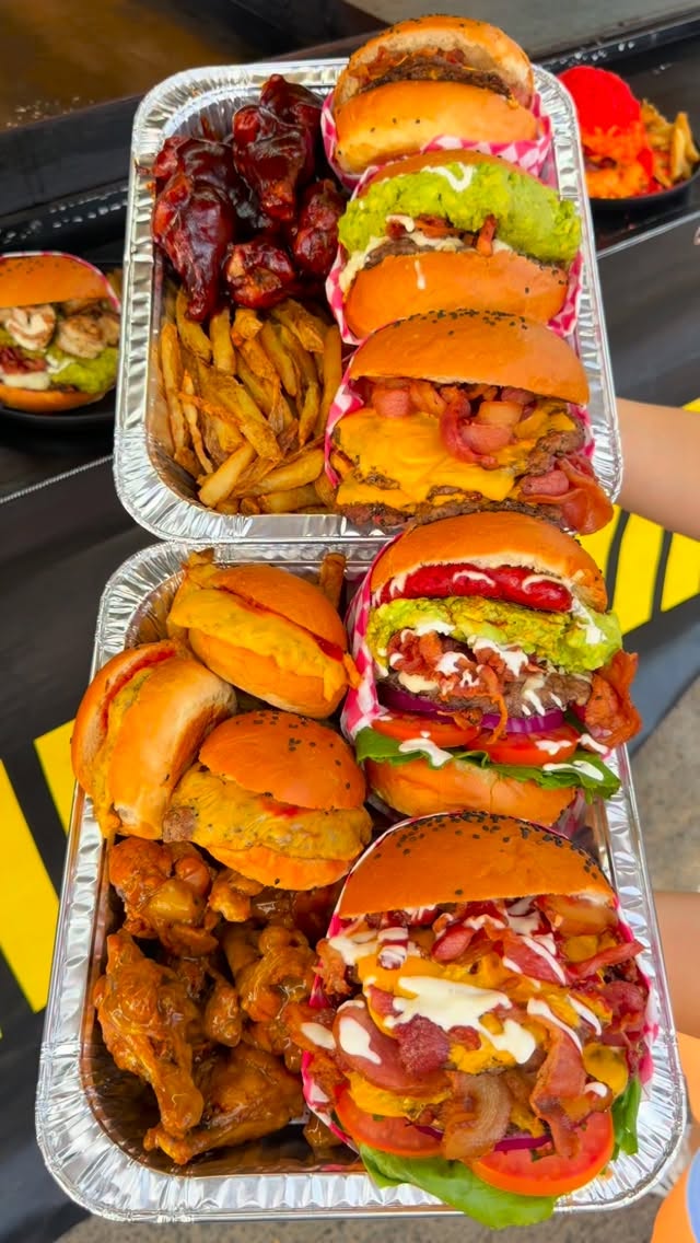 Largest Burger Trays in Tijuana