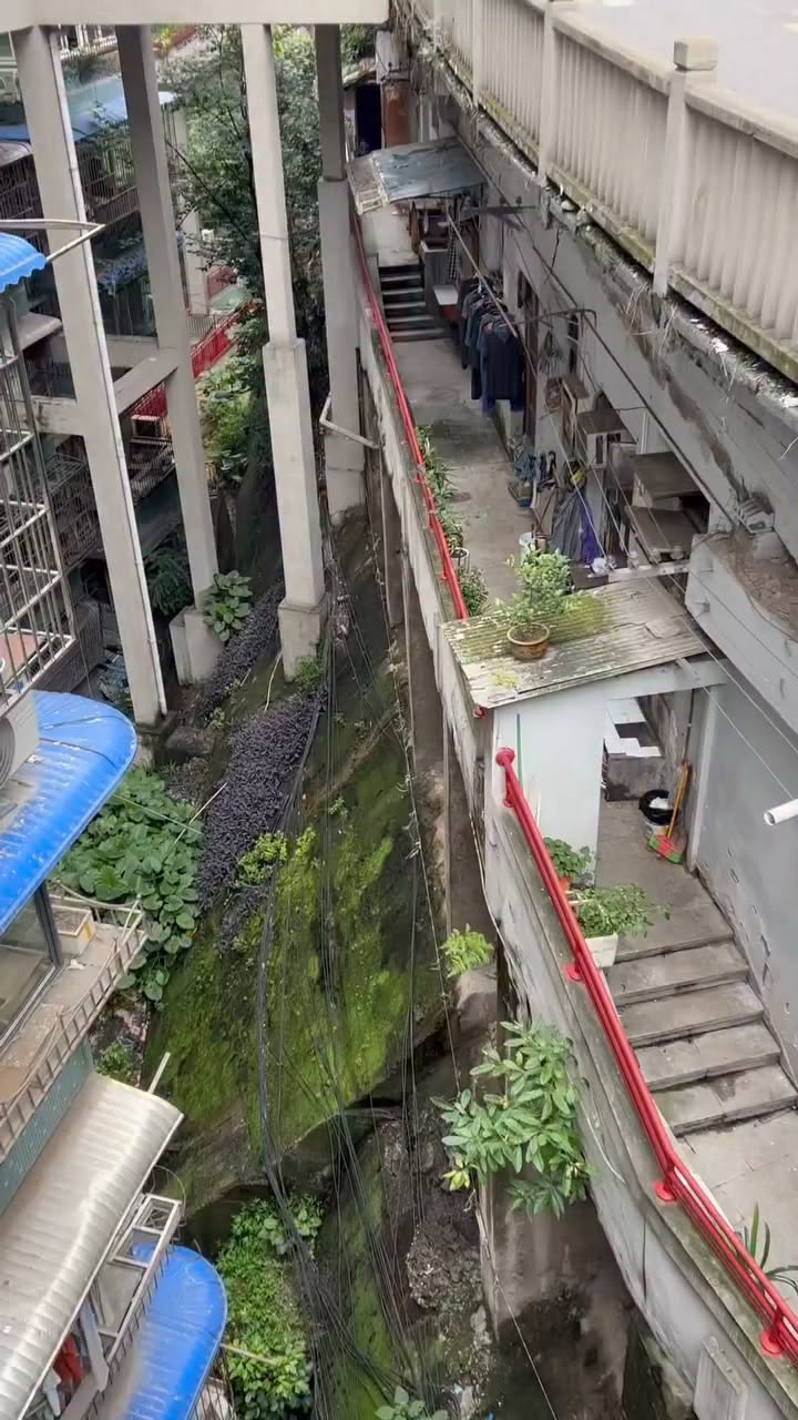 Chongqing's Rooftop Gas Station Defies Expectations