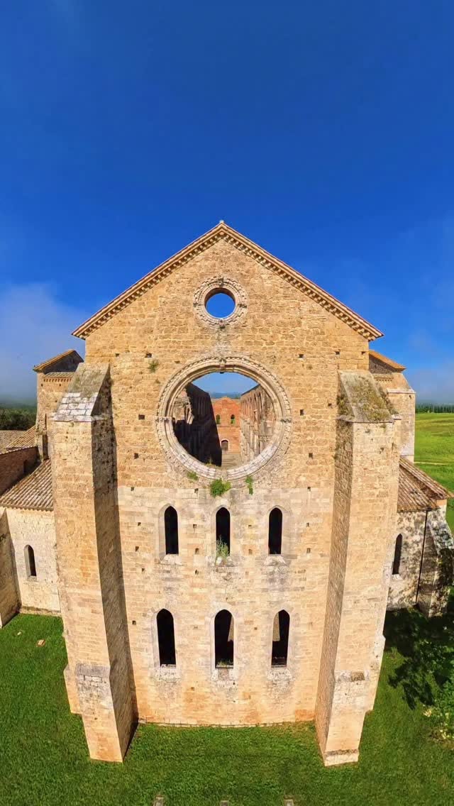 Abbazia Di San Galgano's Ruined Beauty