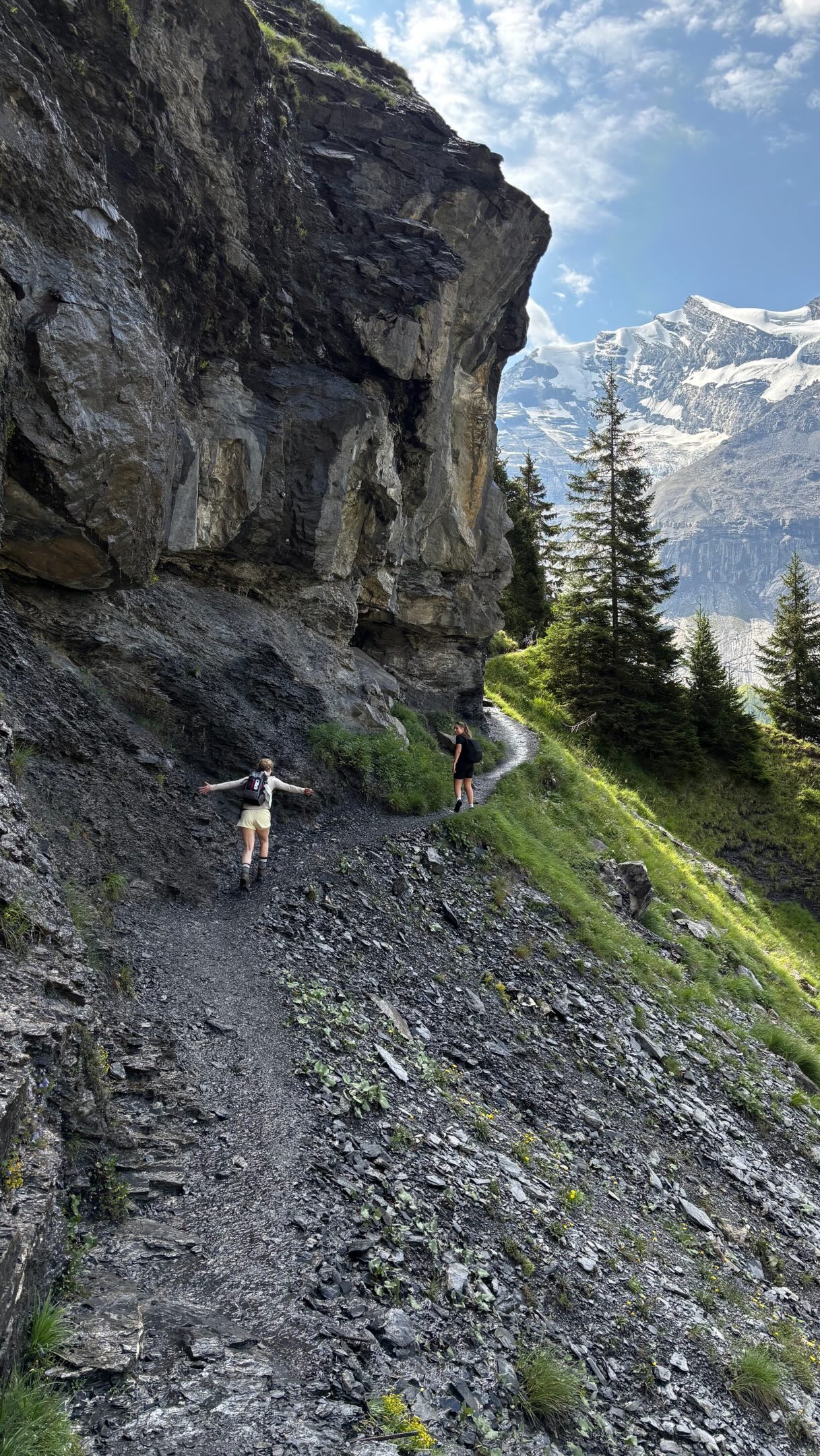 Swiss Lake Hike Offers Stunning Panorama Views