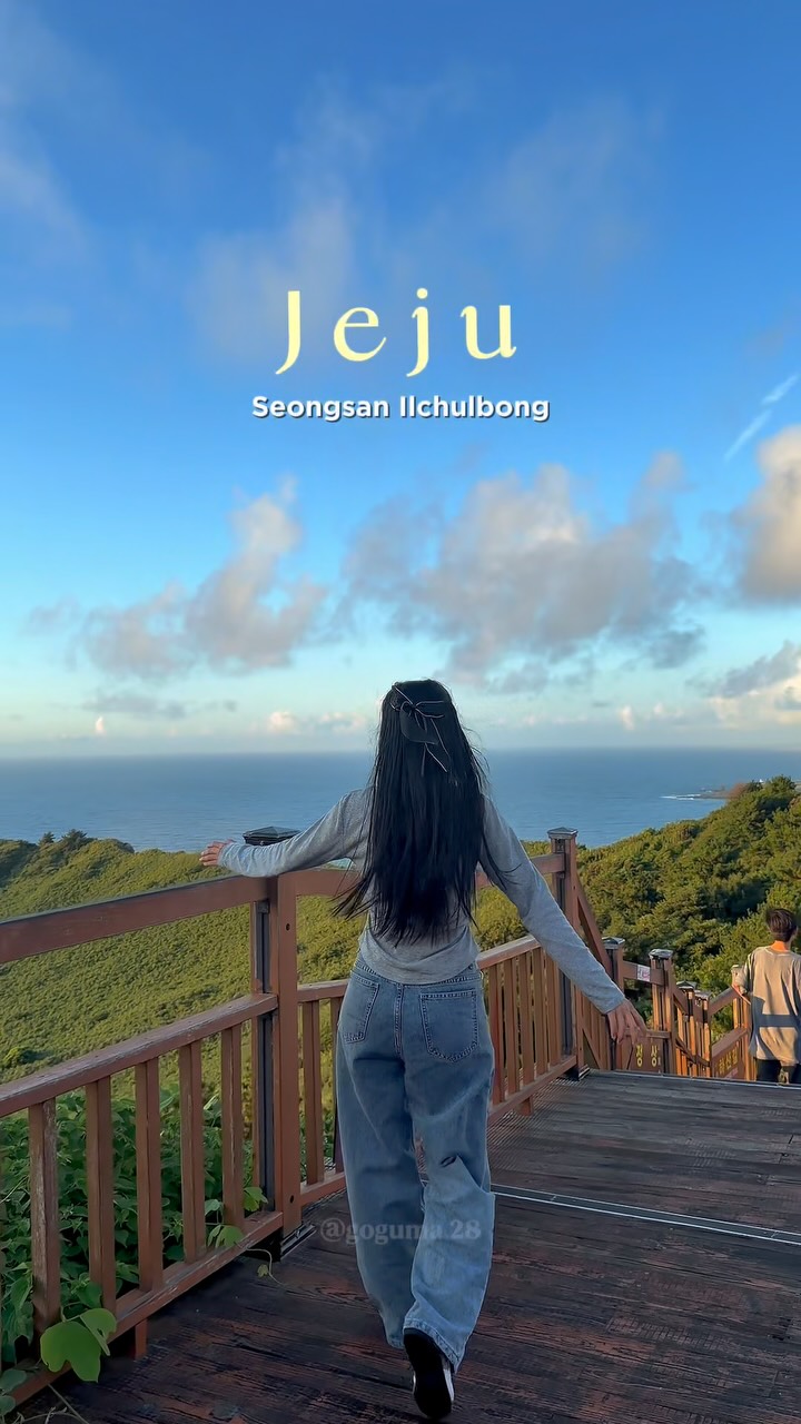 Jeju's Volcanic Peaks Offer Stunning Sunrise Vistas