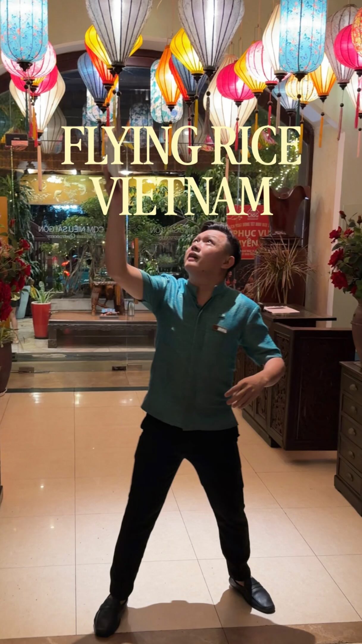 Vietnamese Restaurant Smashes Clay Pots For Crispy Rice