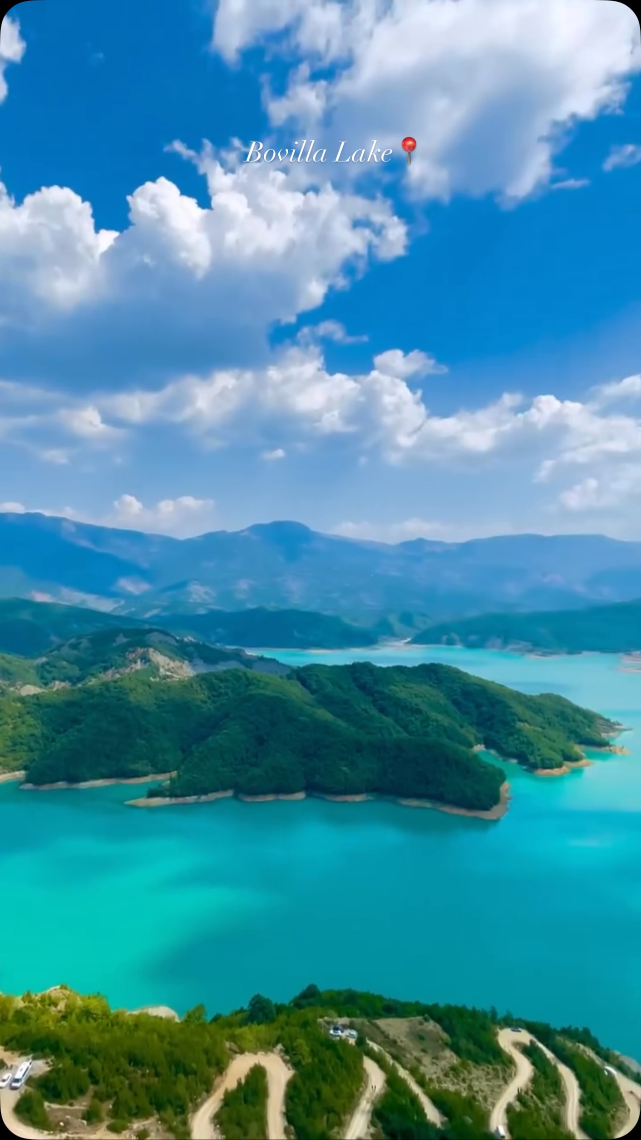 Bovilla Lake's Turquoise Waters and Mountains