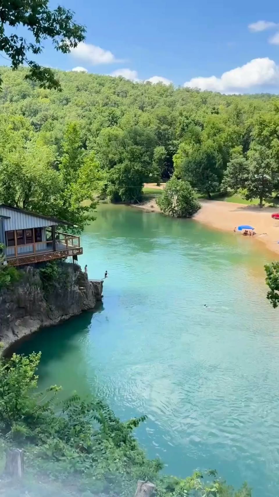 Riverside Resorts Offer Dining and Outdoor Activities