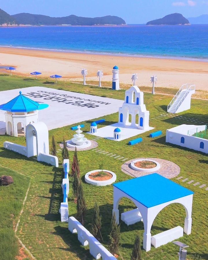 Wando's Santorini-Inspired Garden and Beach