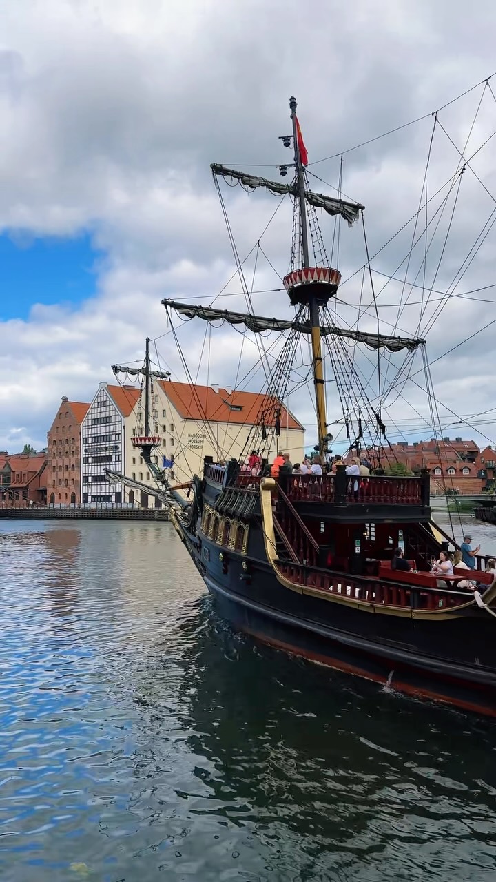 Gdańsk Attractions: Mariacka Street, Long Market, Motława