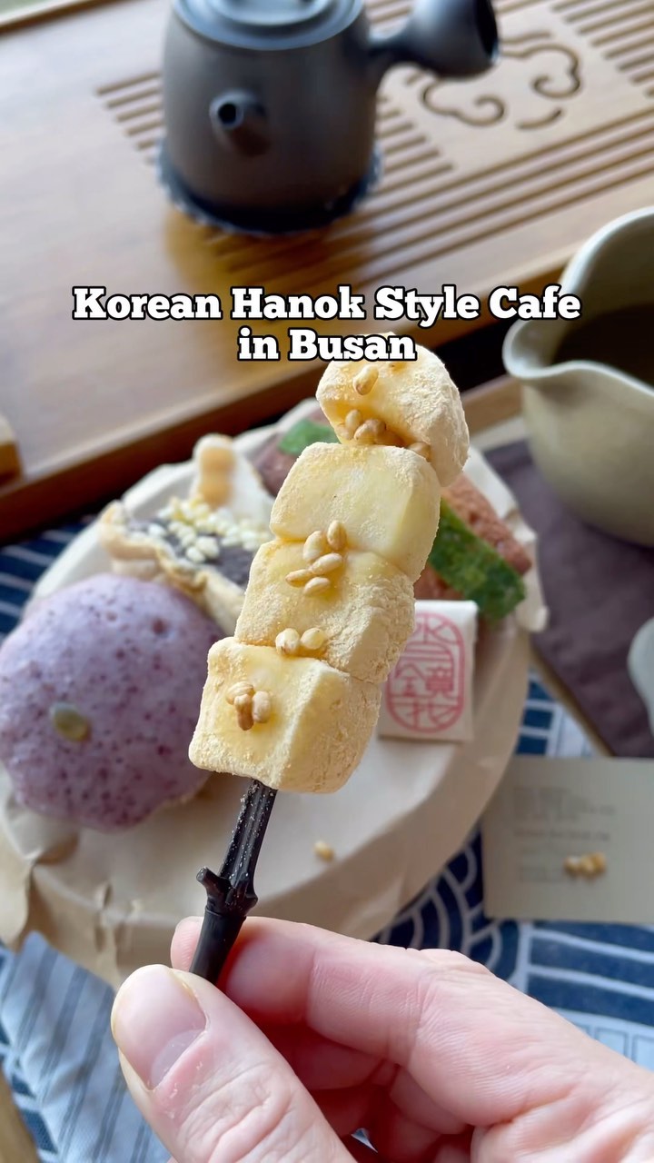 Hanok Cafe Offers Beach Views and Traditional Treats