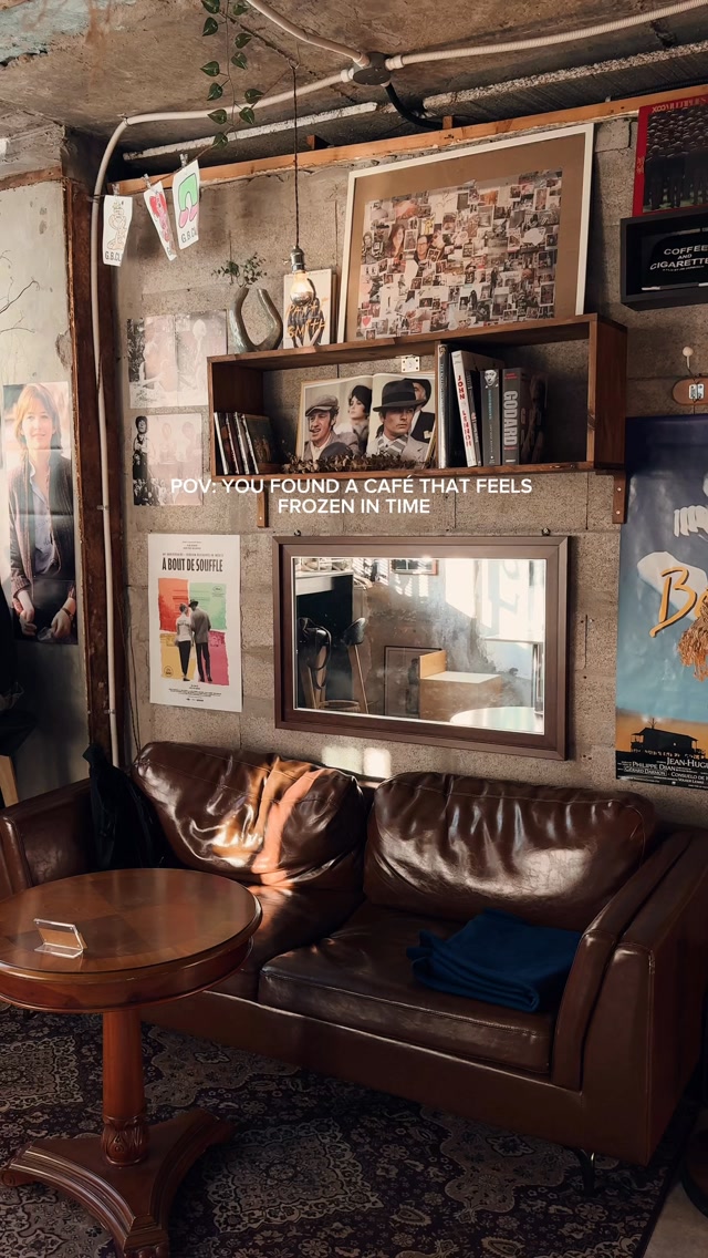 Cozy Unmarked Cafe In Sinchon