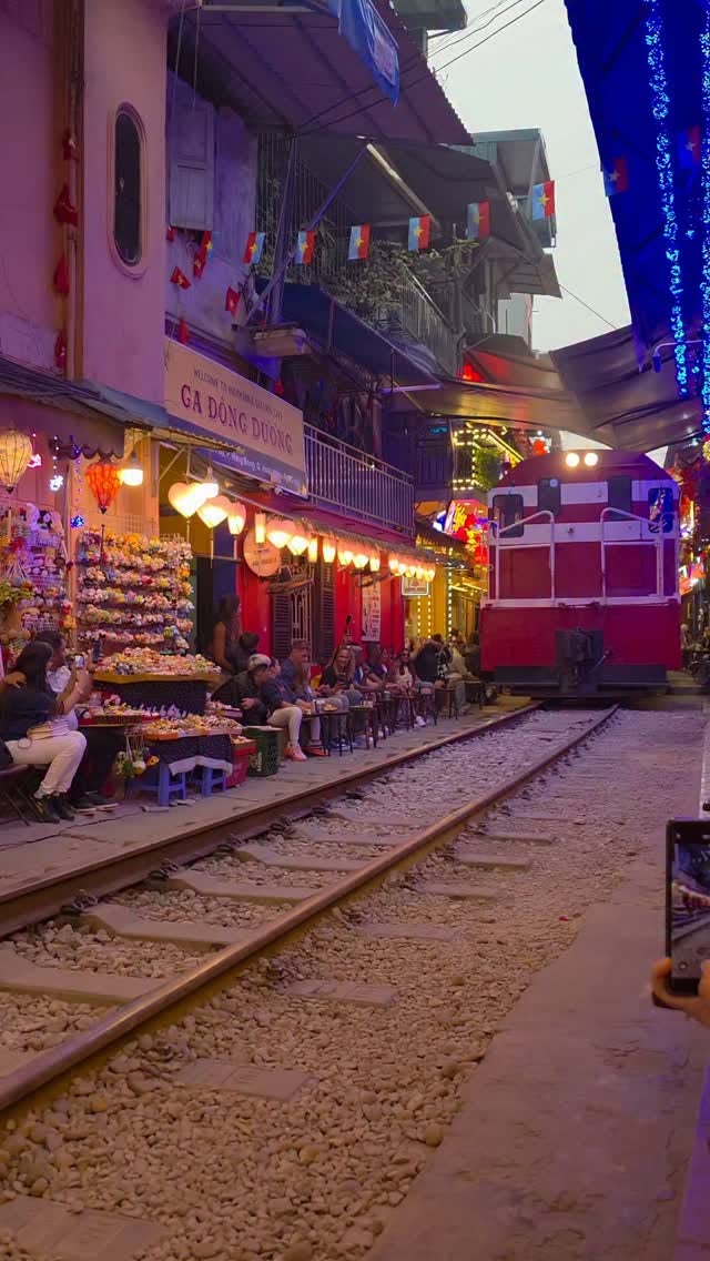Hanoi Train Street: A Visitor's Guide