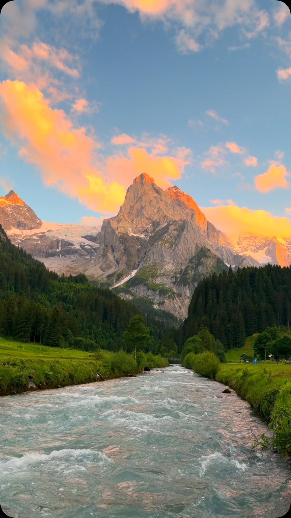 Wetterhorn's Majestic Mountain Scenery
