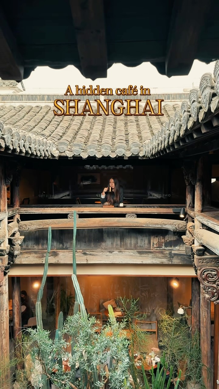 Shanghai Cafe: Traditional Architecture and Lush Interiors