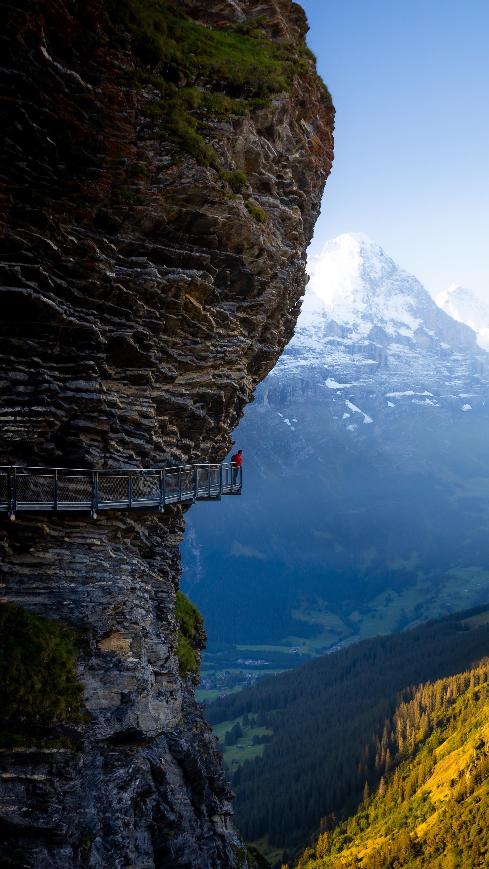 First Cliff Walk Offers Mountain Views