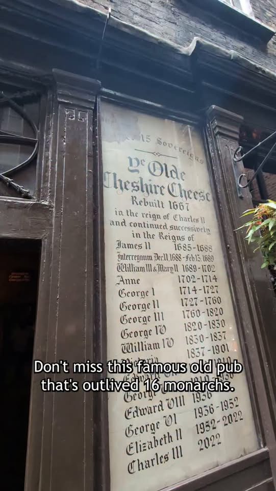 Ye Olde Cheshire Cheese: Historic London Literary Pub