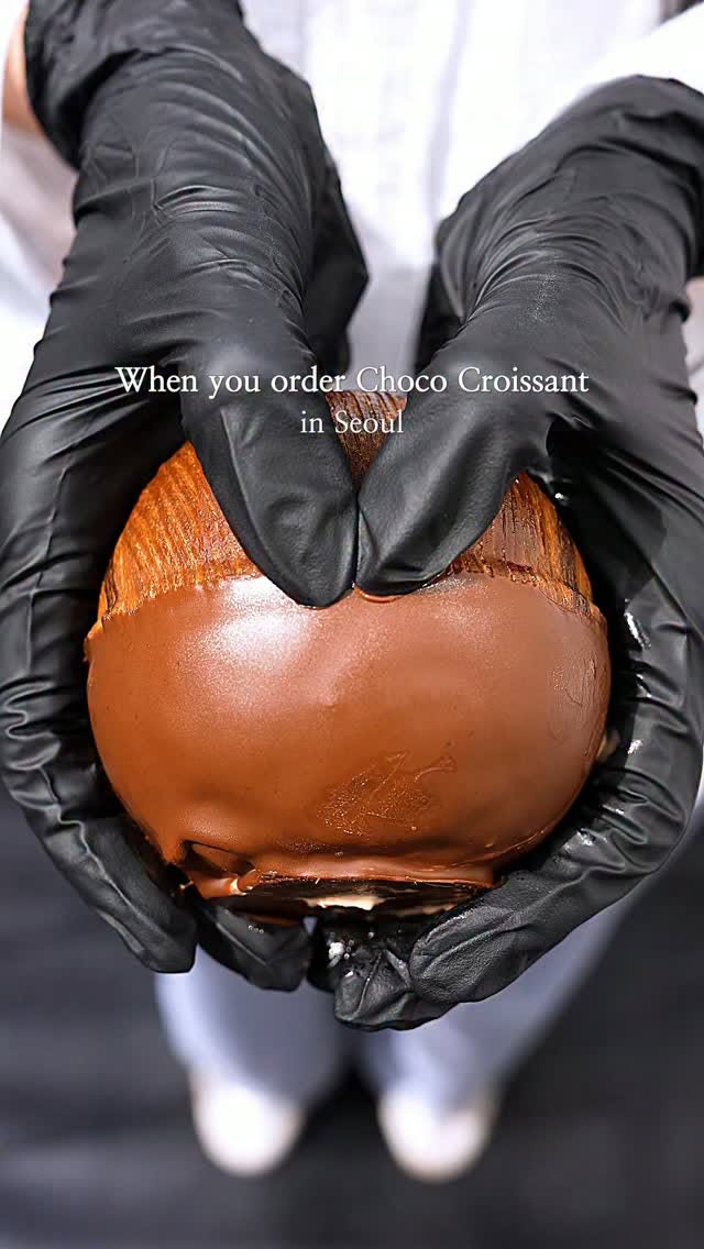 Seoul Bakery's Chocolate Croissant Making