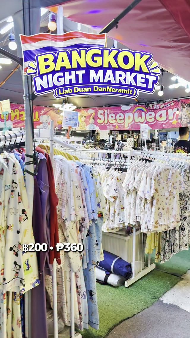 Bangkok Night Market Offers Food and Shopping