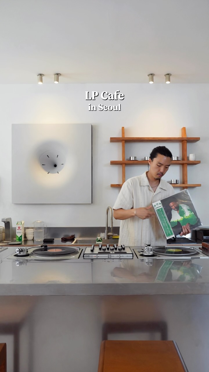 Yeonhui-dong Cafe With LP Music & Baked Goods