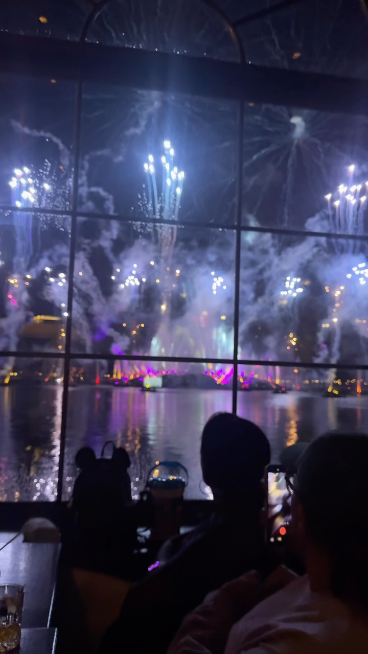 Epcot Restaurant Offers Fireworks Views