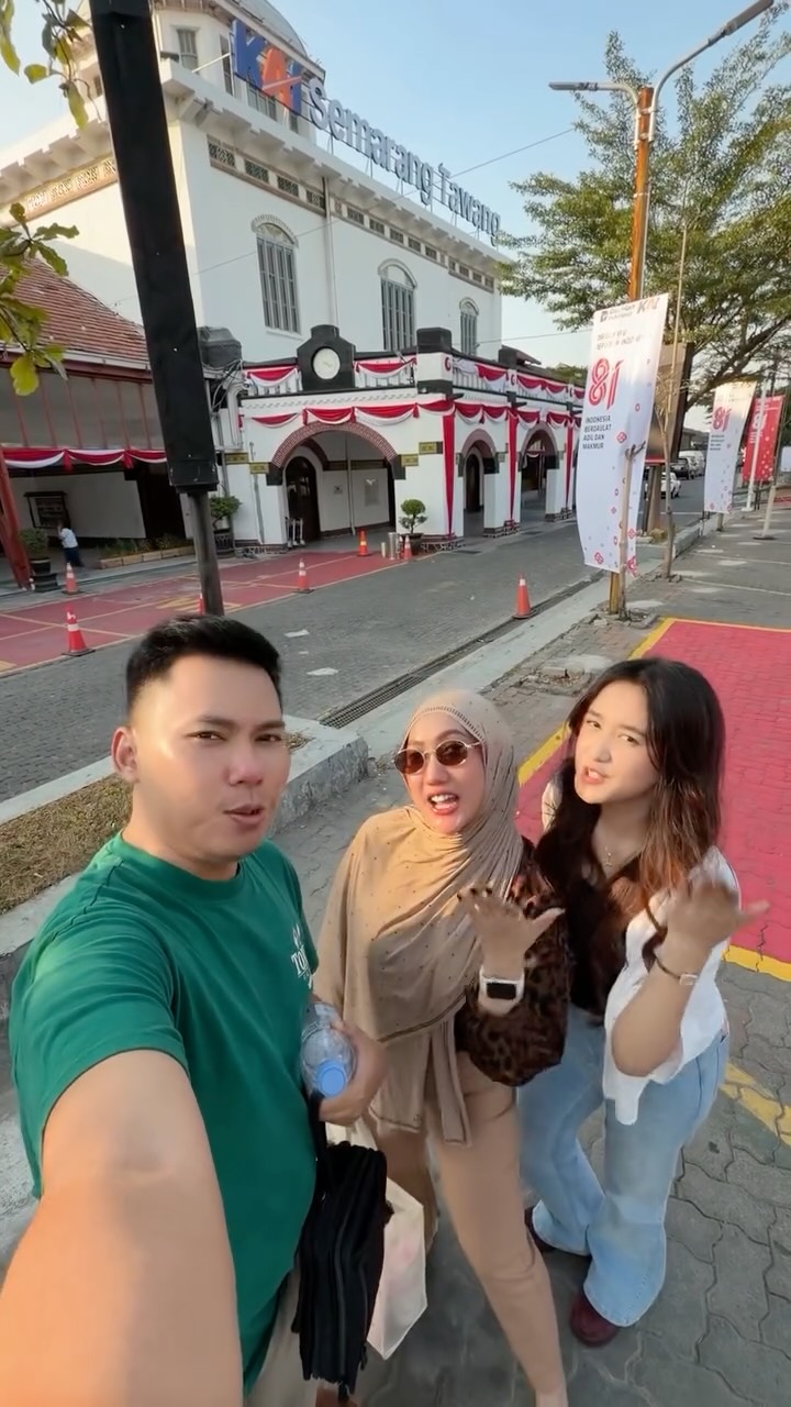Semarang Food Tour: Stations, Spring Rolls, and Seafood