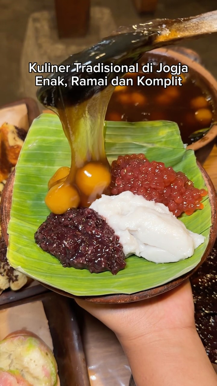 Bale Kanoman Offers Diverse Traditional Indonesian Food