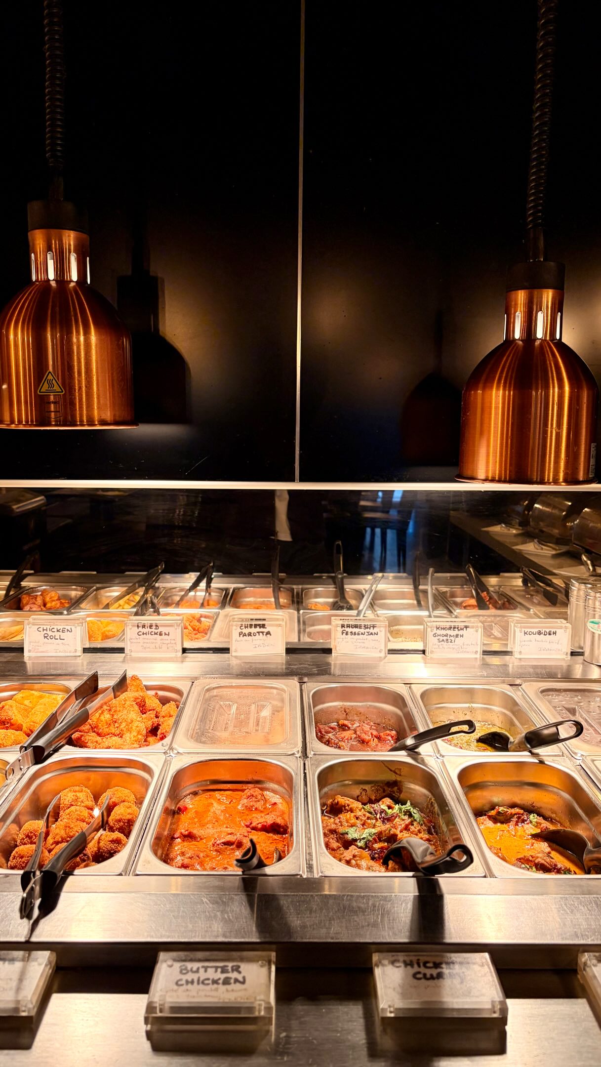 Parisian Buffet Offers Indian and Iranian Cuisine