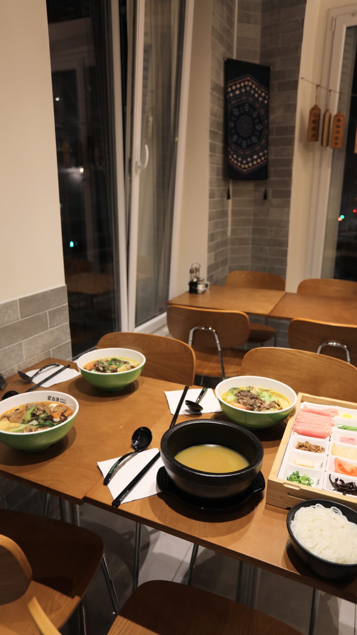 Parisian Restaurant Offers All-You-Can-Eat Noodles