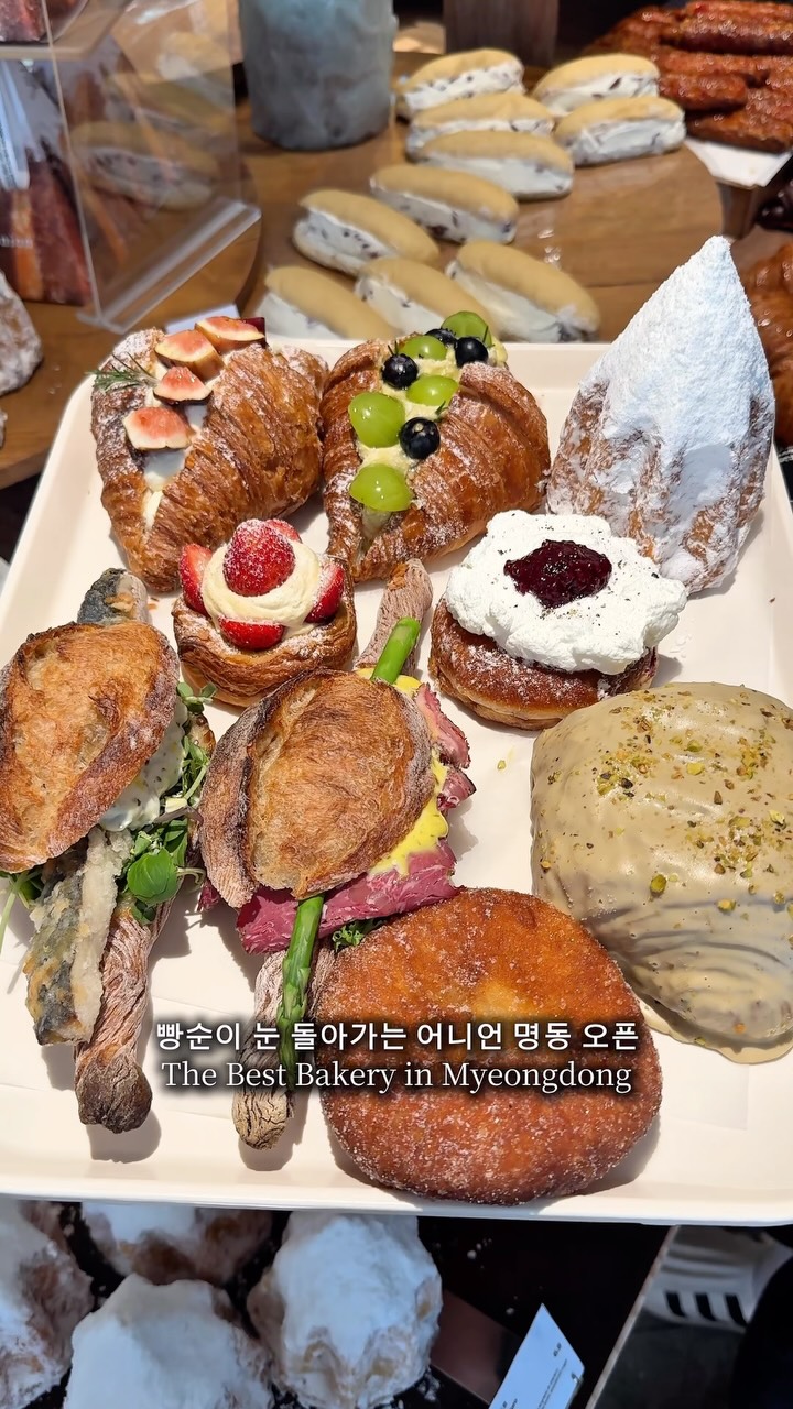 Cafe Onion Anguk: Traditional Ambiance, Delicious Pastries