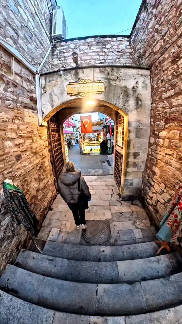 Istanbul's Arasta Bazaar vs. Grand Bazaar
