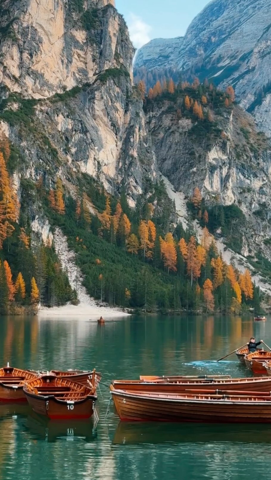 Dolomites Fall Road Trip Itinerary: Mountains and Lakes