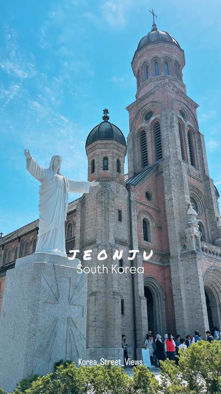 Explore Jeonju's Historic Hanok Village