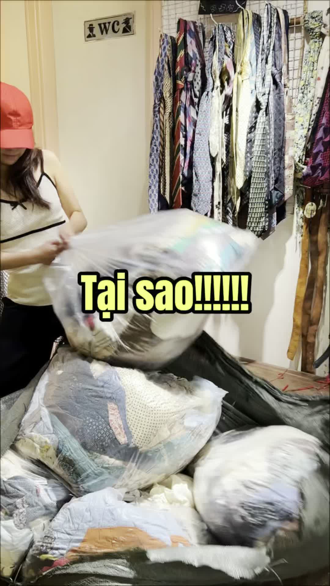 Secondhand Clothing Store Featuring Popular Brands