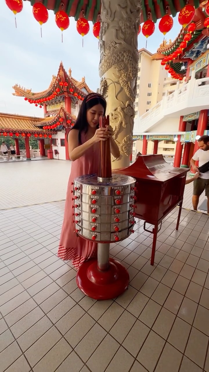 Fortune Telling At Thean Hou Temple