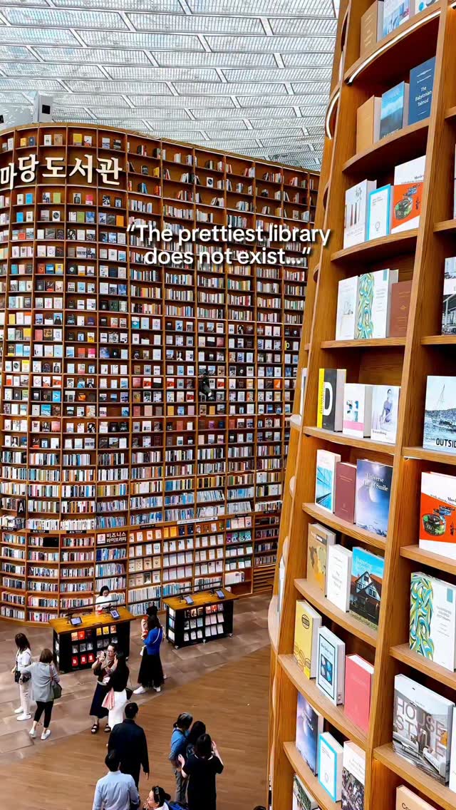 Starfield Library Offers Vast Book Collection And Events