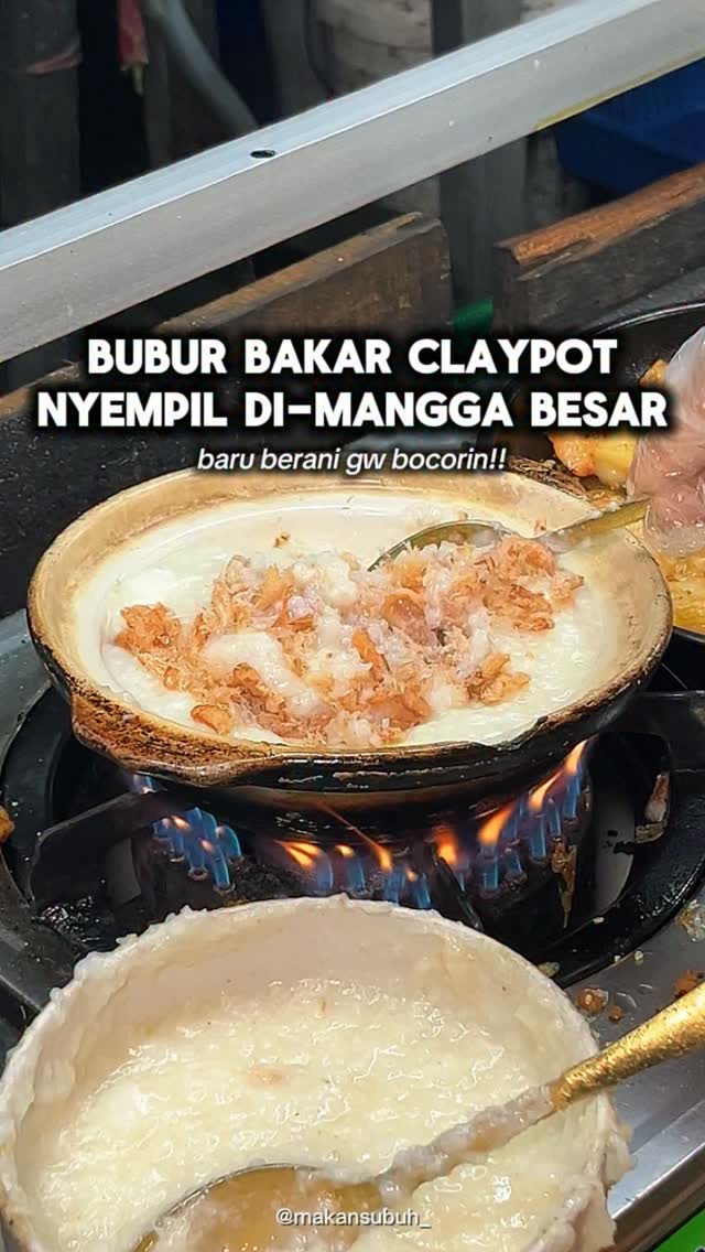 Jakarta Street Stall Serves Delicious Claypot Porridge