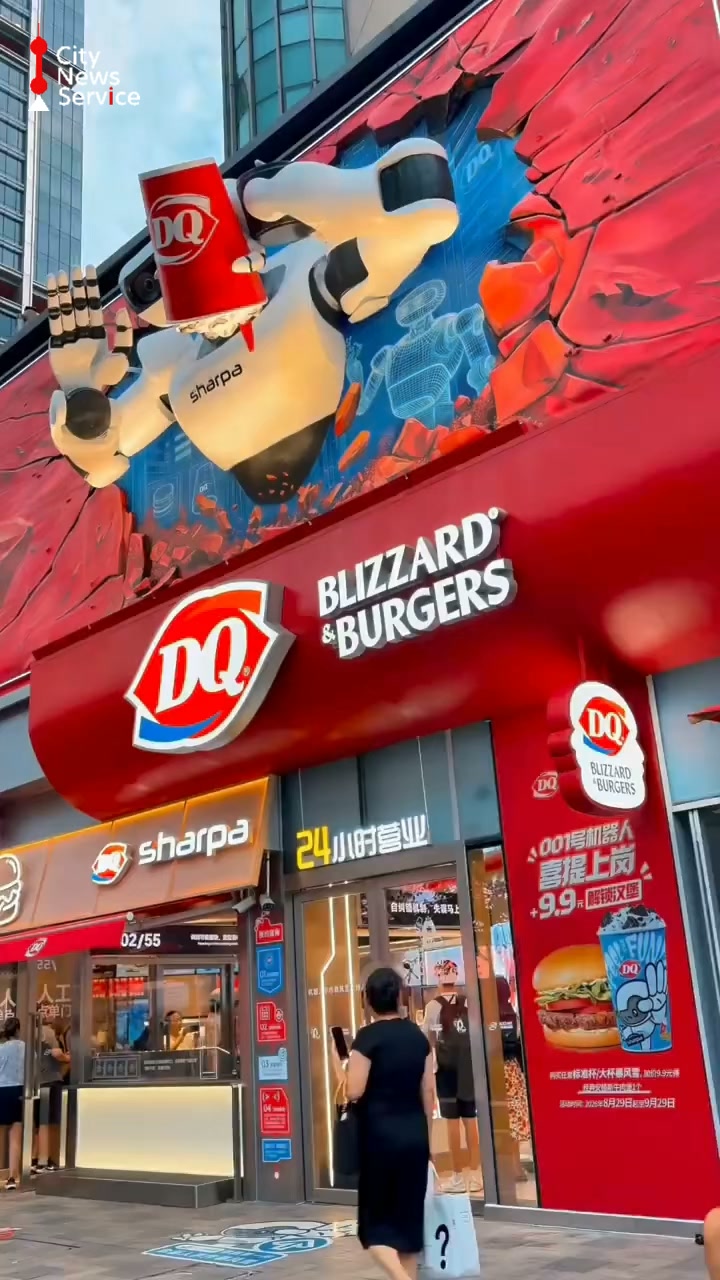 Shanghai's First Robot-Run Ice Cream Shop