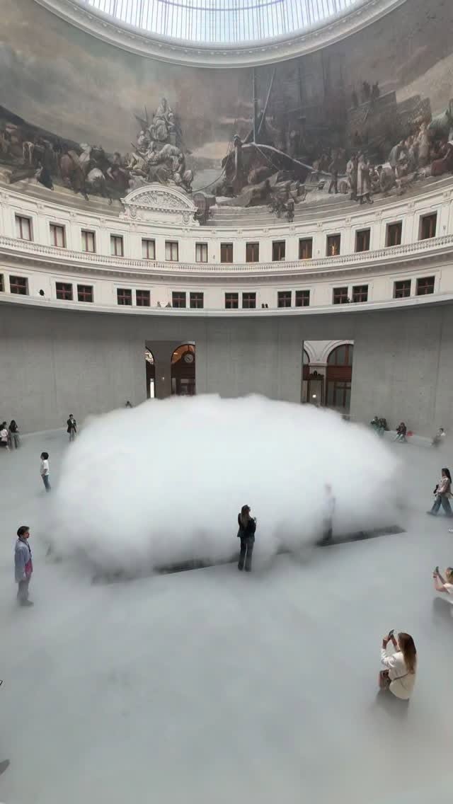 Bourse de Commerce Features Immersive Fog Sculpture