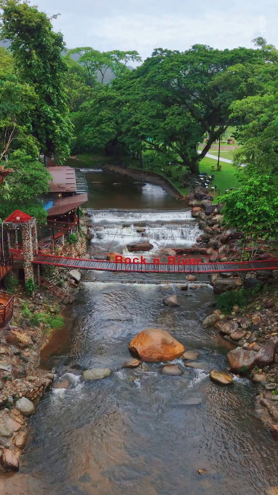 Chiang Mai Cafe Offers Riverside Ambiance