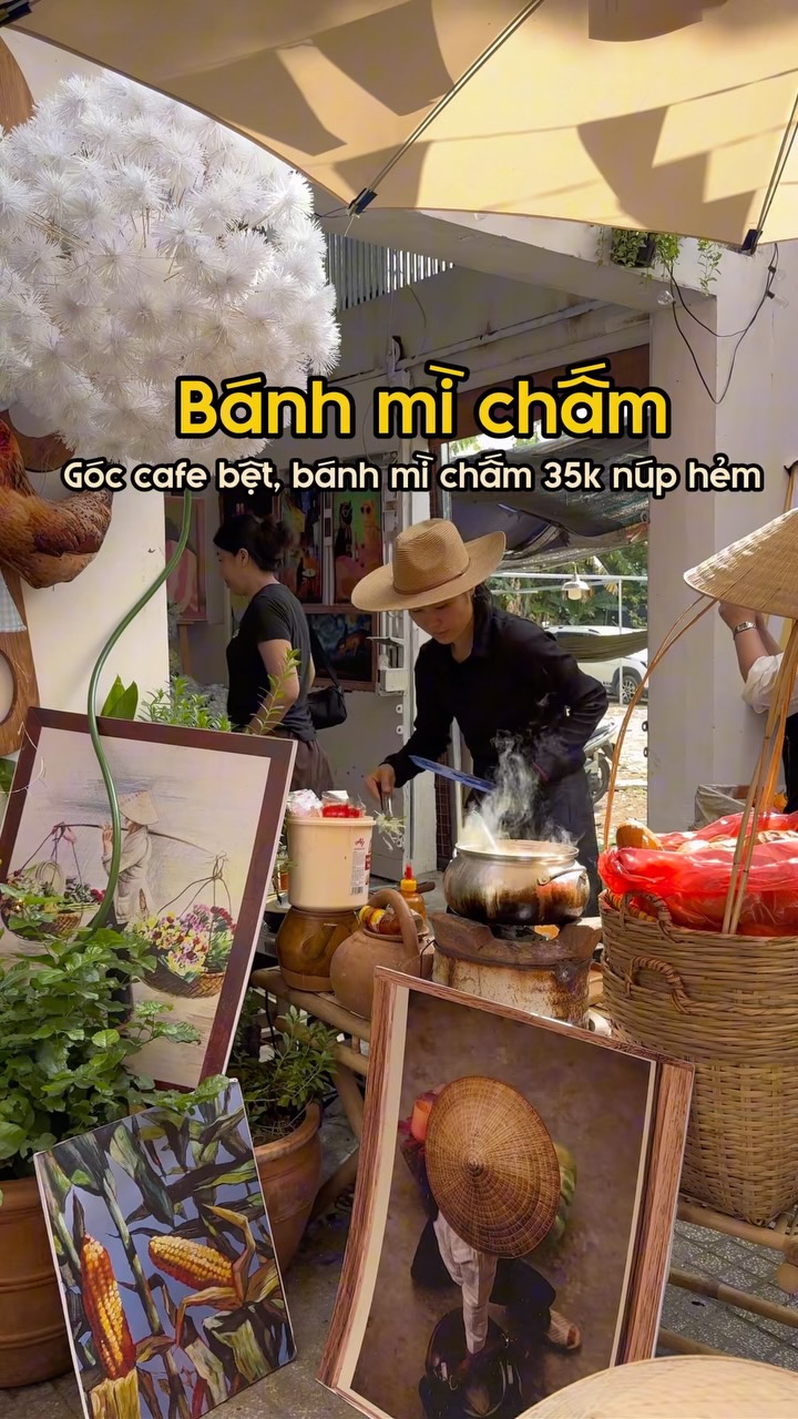 Ho Chi Minh City Cafe Serves Coffee and Dipping Baguette