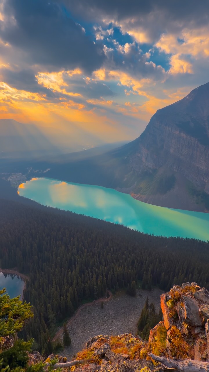 Iconic Lake Louise Scenery