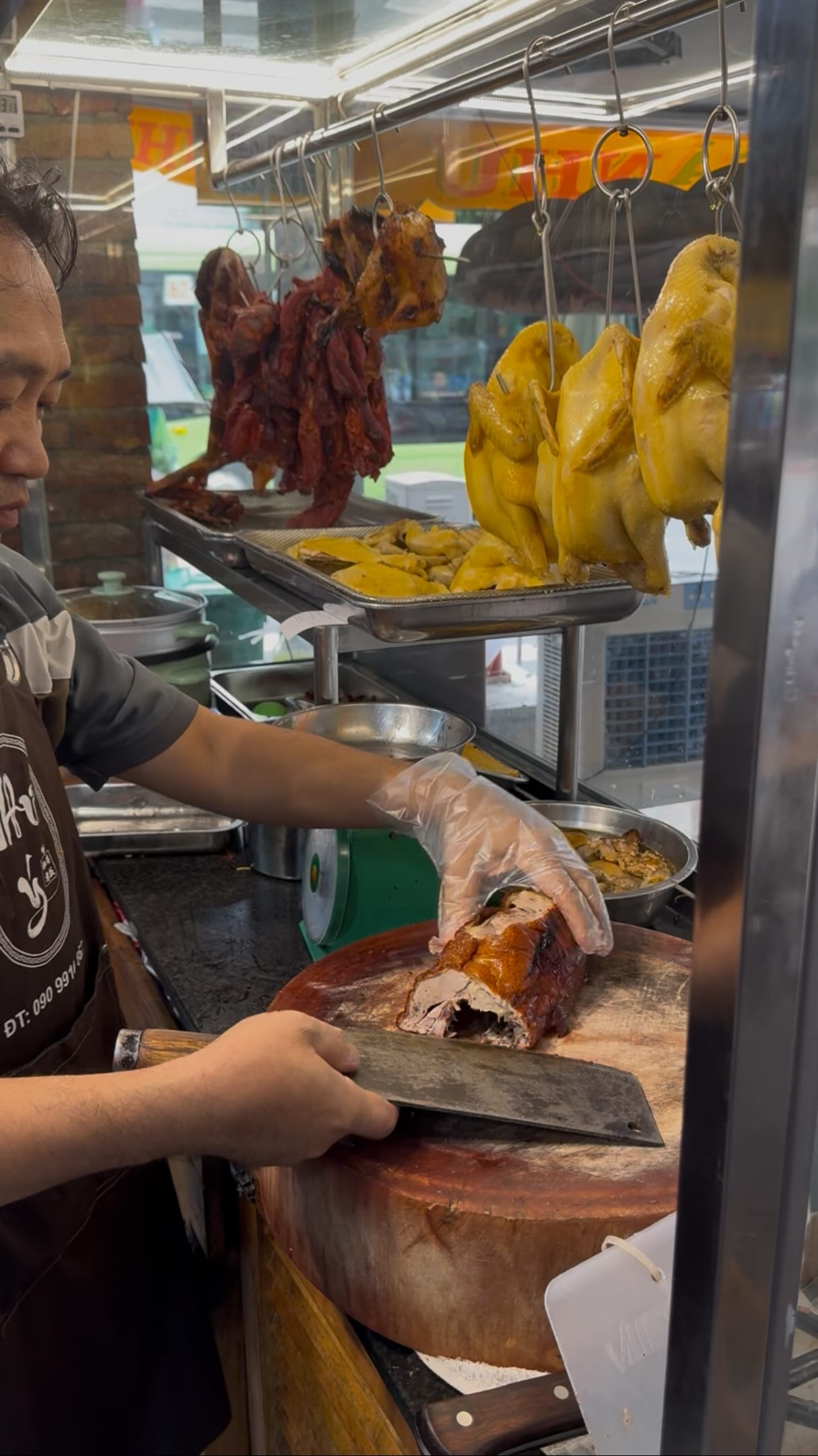 Ho Chi Minh City's Popular Roasted Chicken Rice