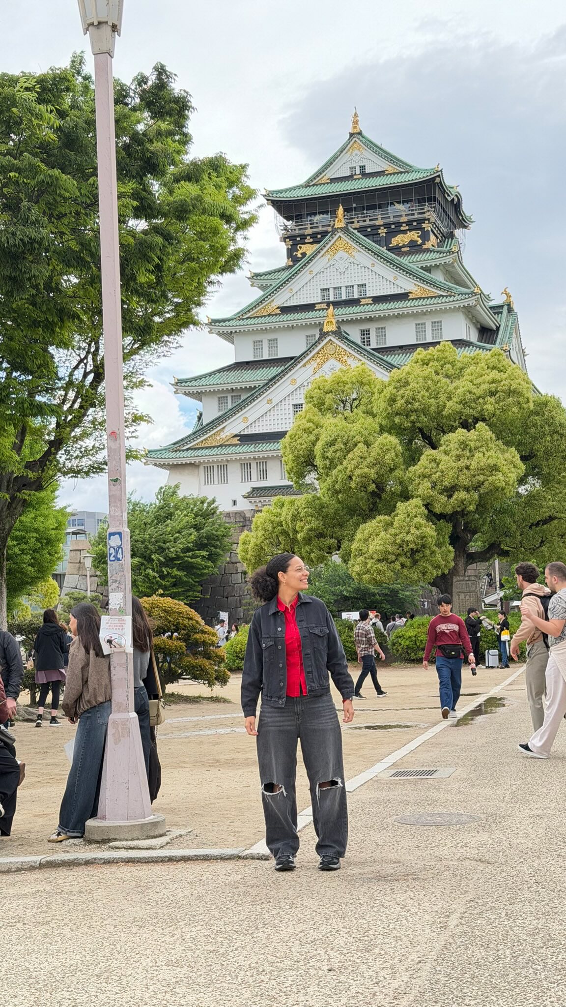 Osaka's 24/7 Entertainment and Sports Venue