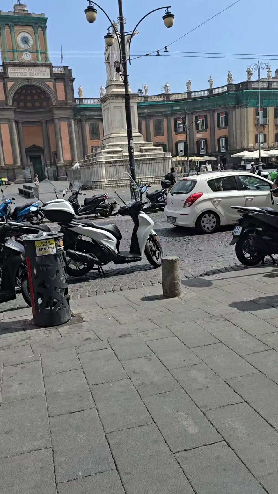 Naples: Piazza Dante and Notable Landmarks
